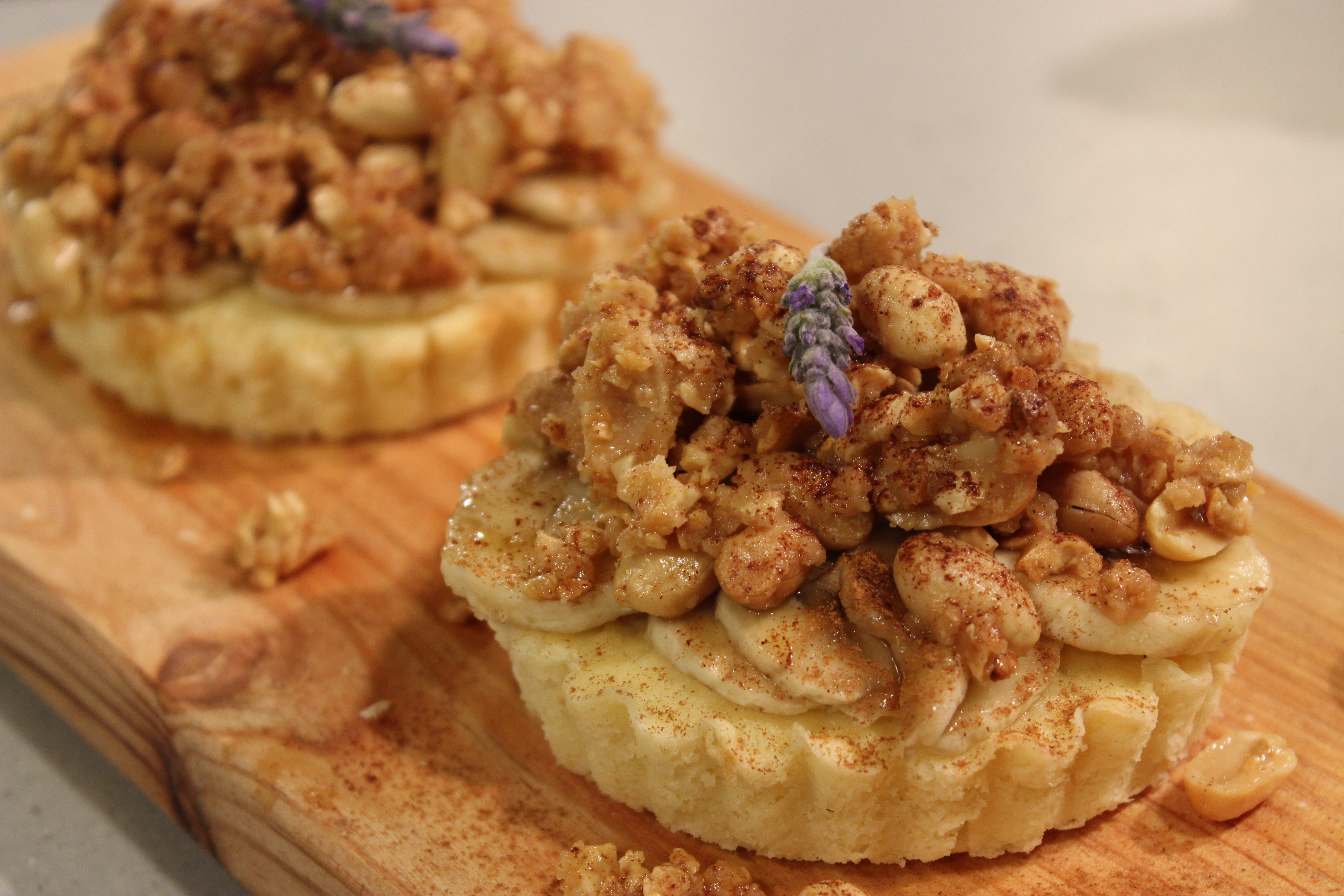 Tarteletes de banana e amendoins