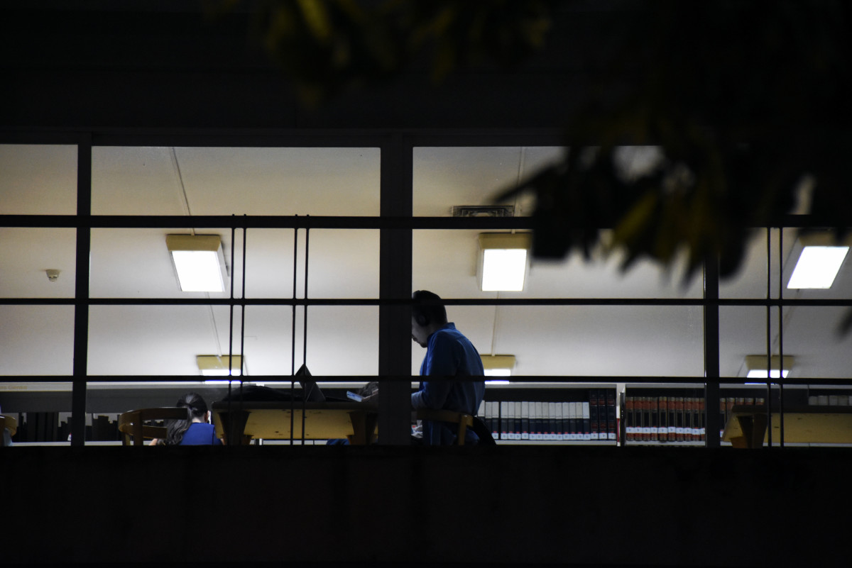 Biblioteca Municipal aberta até à meia-noite