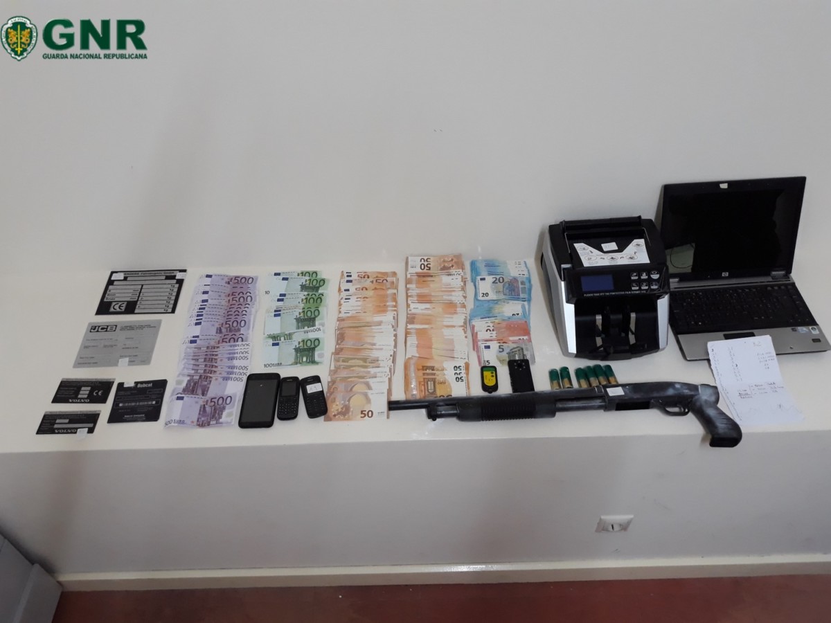 Seis detidos por roubo de máquinas industriais pesadas em Vila Nova de Famalicão e Santarém
