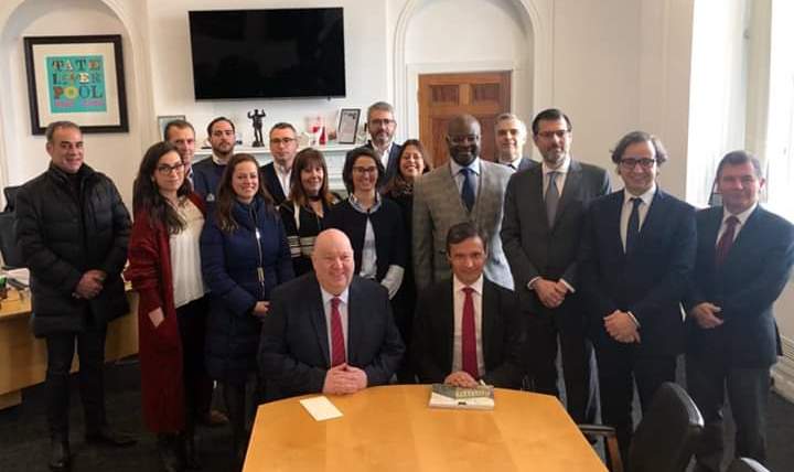 Famalicão está em Liverpool para assinar programa de cooperação económica e social