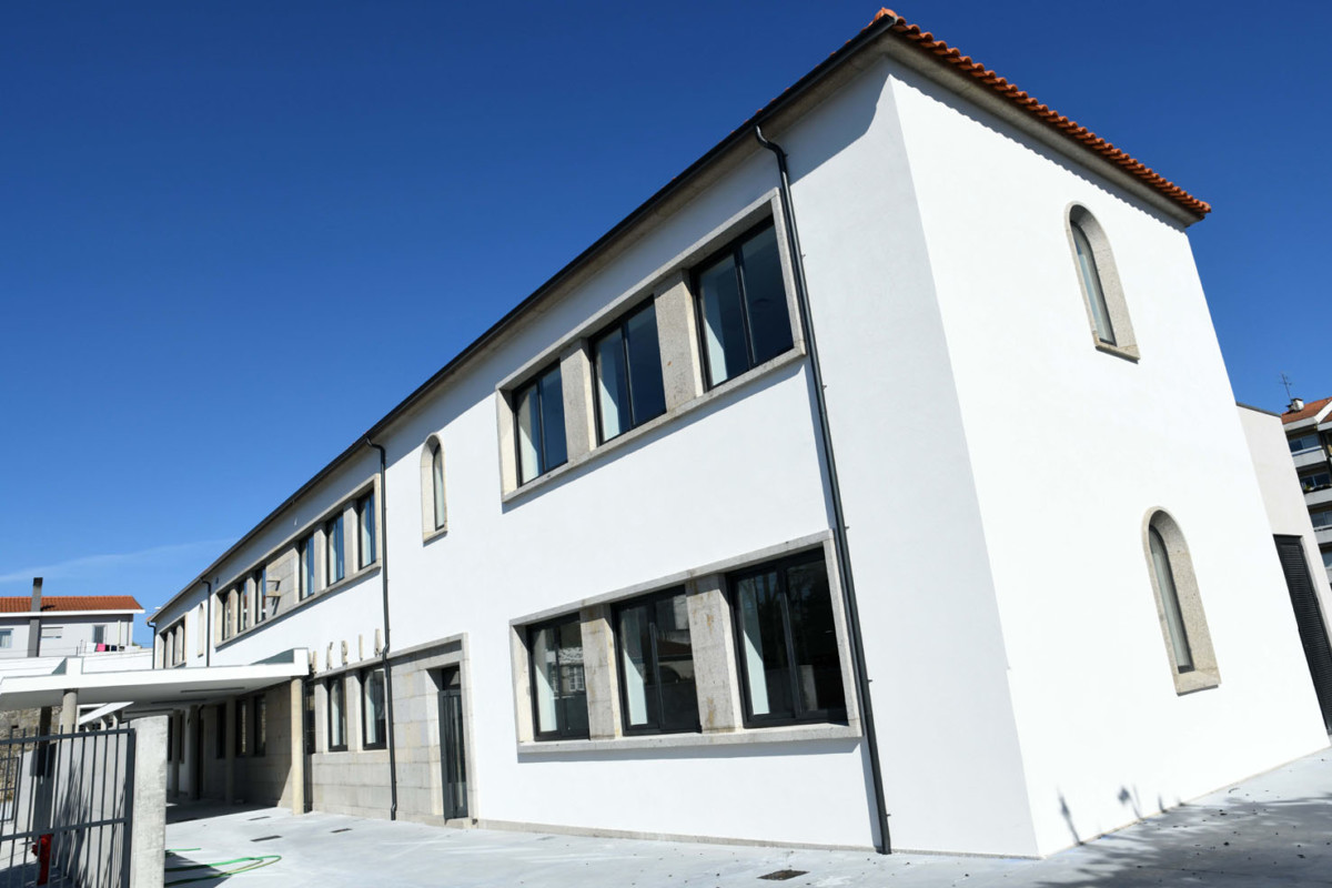 As “novas” Escolas Conde S. Cosme e de Riba de Ave reabrem no terceiro período