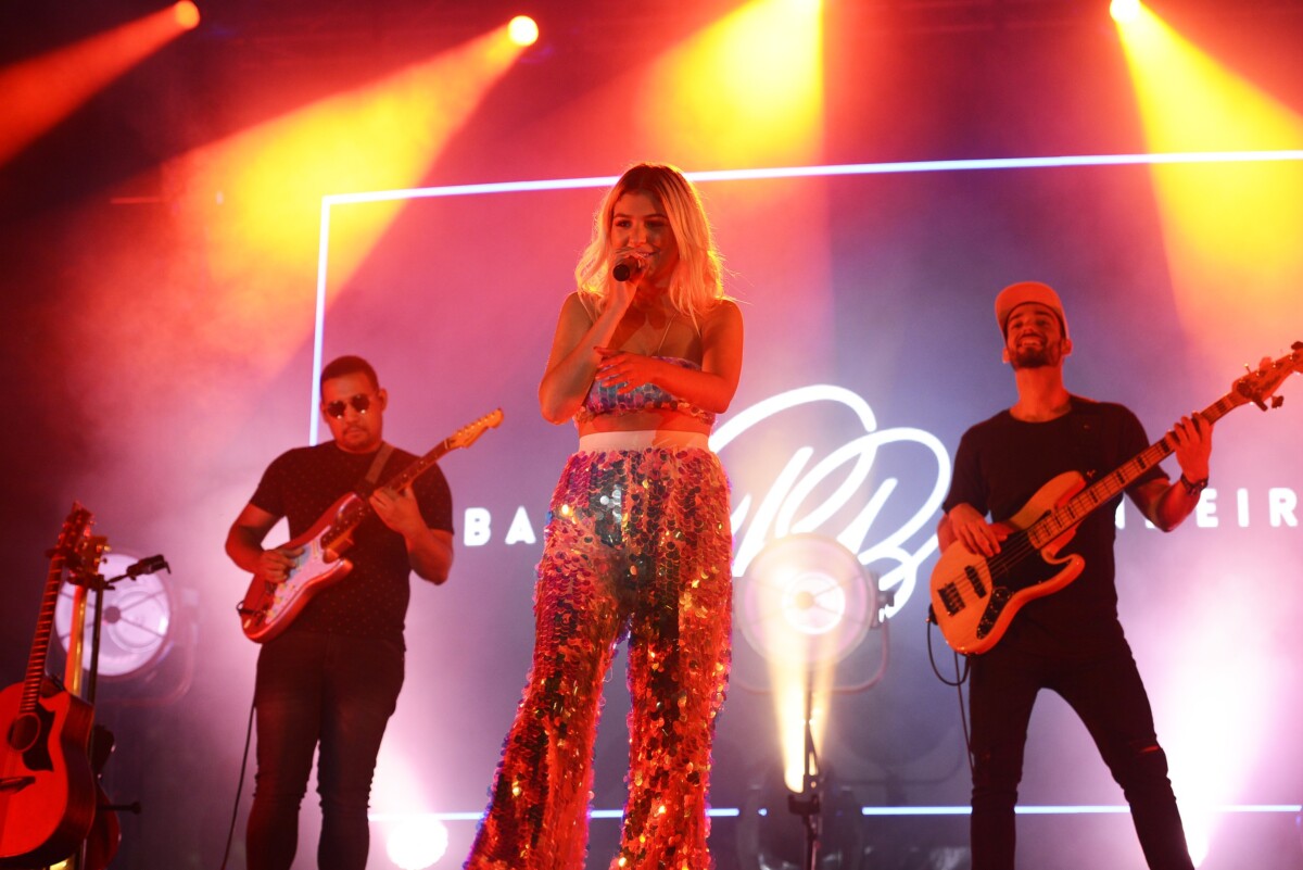 Bárbara Bandeira dá concerto gratuito esta noite na Trofa