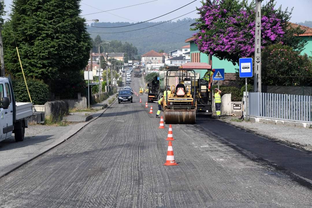 Famalicão: Câmara Municipal está a pavimentar troço da estrada nacional 206