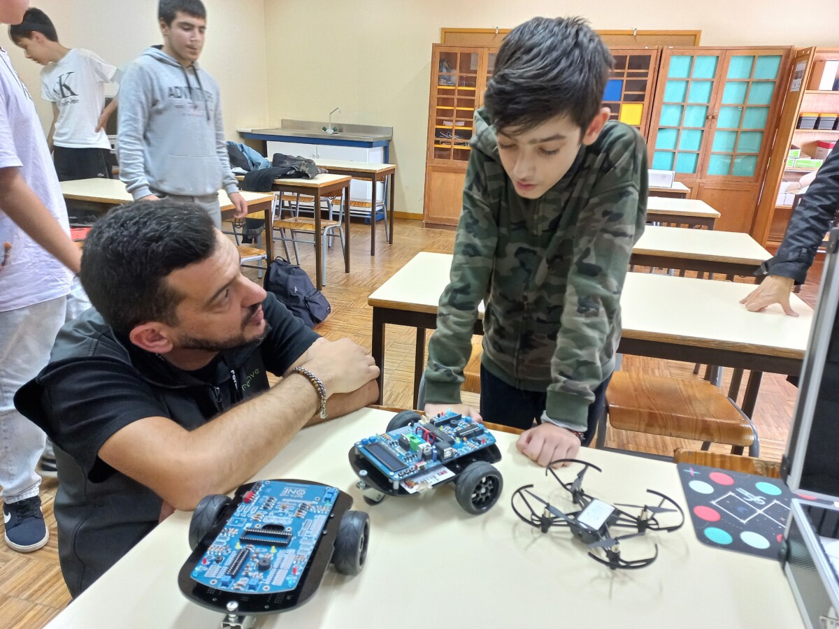 Famalicão: Já arrancou a quarta edição Clube de Robótica da FORAVE