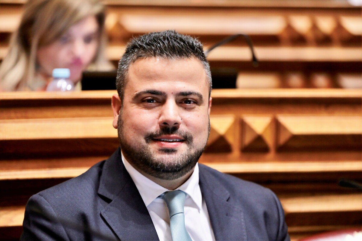 Famalicão: Eduardo Oliveira questiona ministro da Saúde em defesa da maternidade