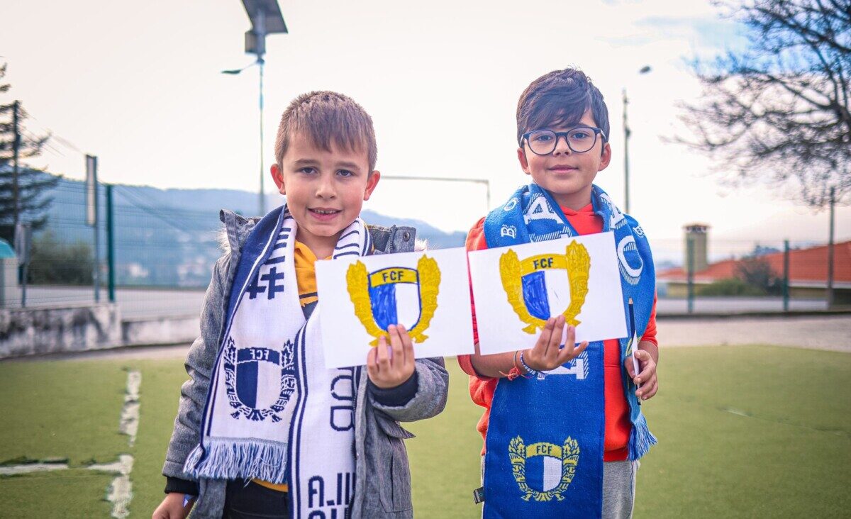 Famalicão: Jogadores convivem com crianças da escola de Arnoso Santa Eulália