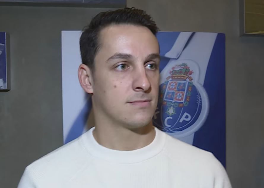 Hoquista famalicense Gonçalo Alves continua Dragão até 2028