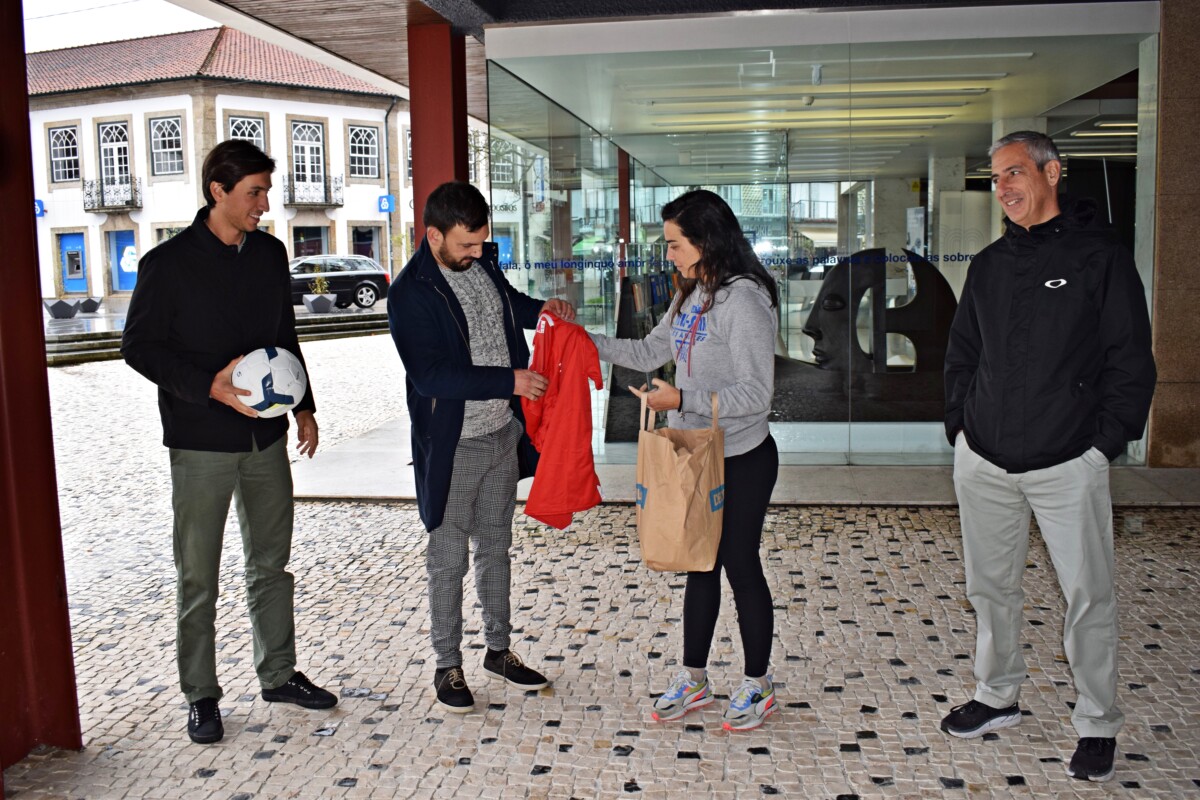 Associação Cigana de Vila Nova de Famalicão recebe equipamentos desportivos