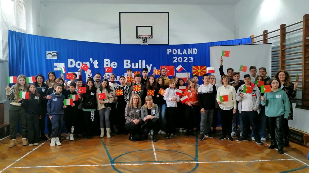 Famalicão: Alunos da D. Sancho I debatem bullying com parceiros europeus