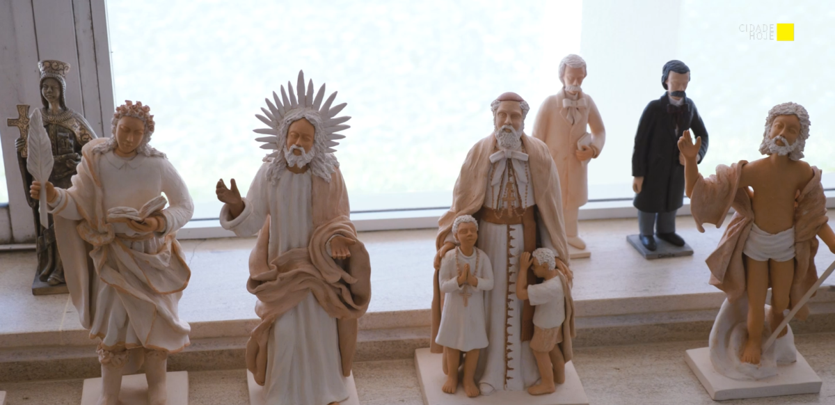 Exposição “Fé de Barro” mostra os 55 santos padroeiros das freguesias do município