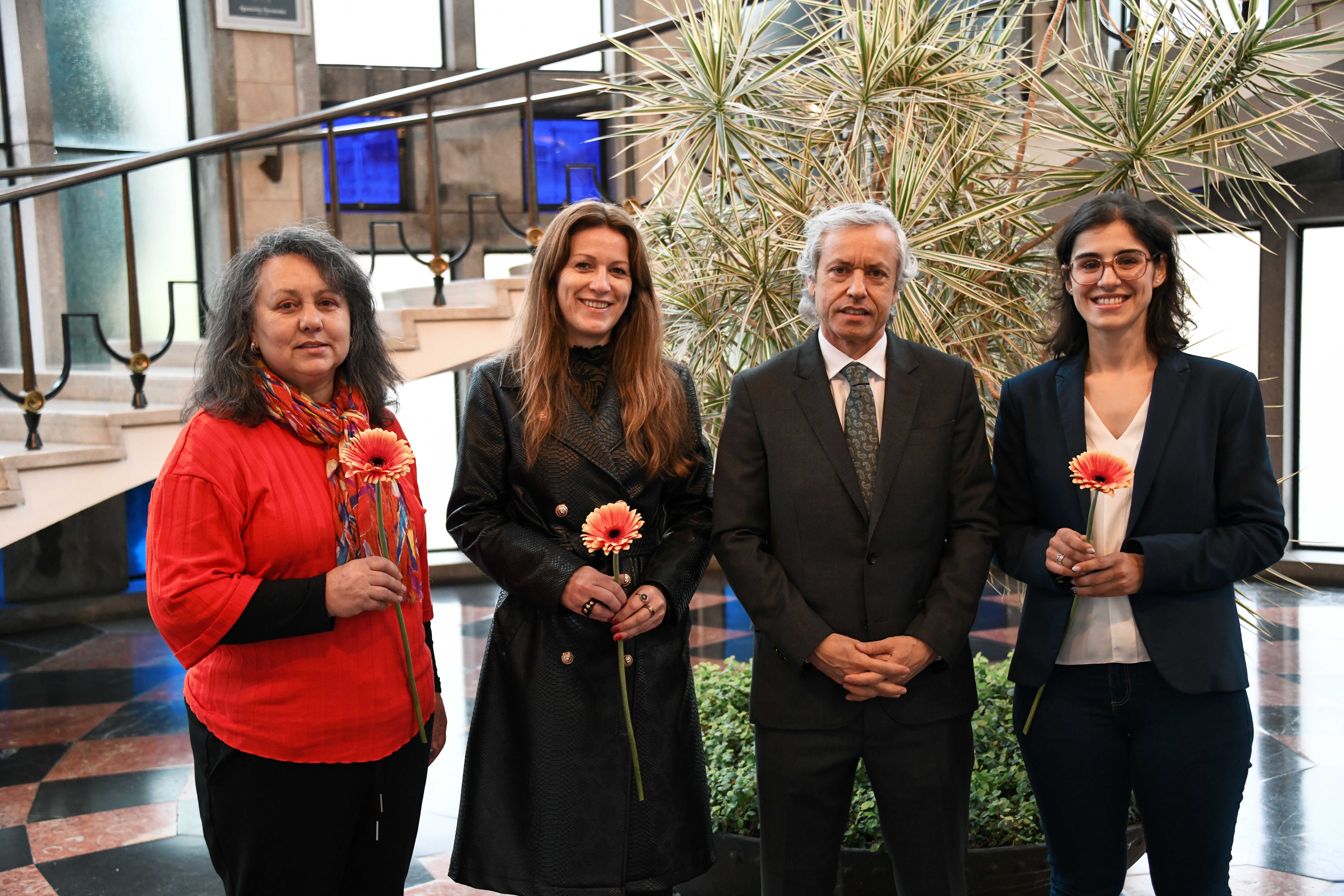 Famalicão: Mário Passos homenageia colaboradoras do município
