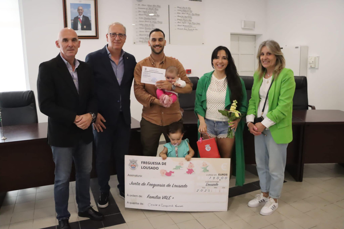 Lousado entrega o primeiro vale de apoio à natalidade (150 euros)