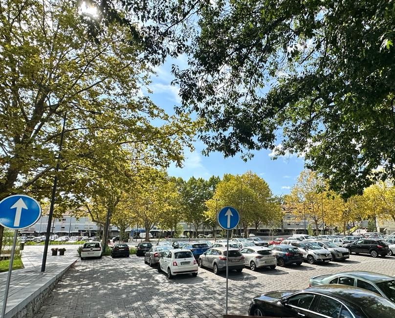 Famalicão: Vereadores do PS propõem uma hora de estacionamento gratuito na Praça Mouzinho de Albuquerque