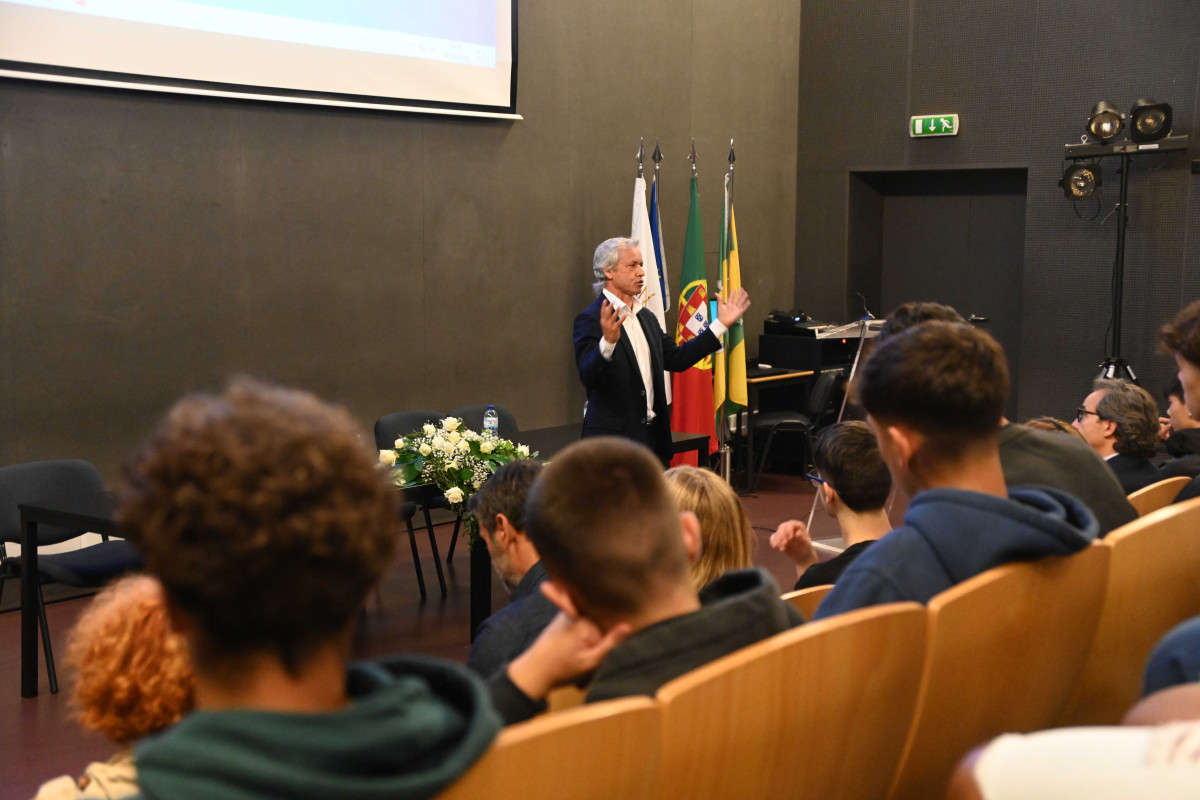 Famalicão: Mário Passos regressa à escola e dá aula sobre os desafios climáticos