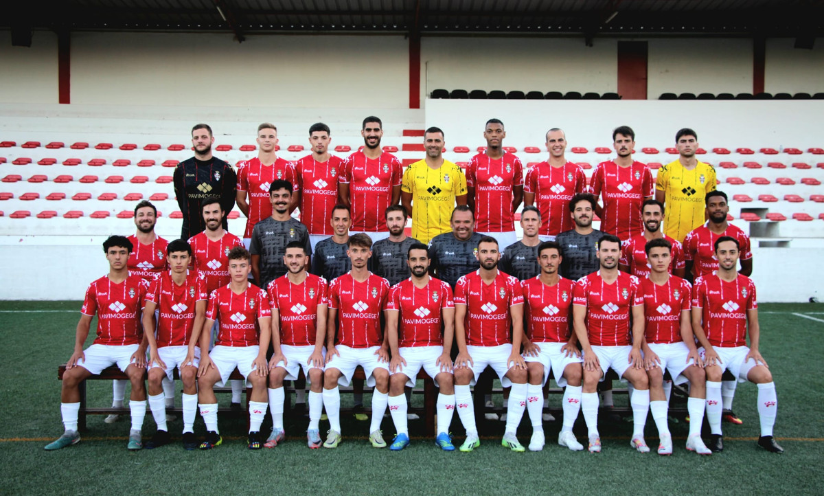 Famalicão: Oliveirense goleia (7-0) em Amares