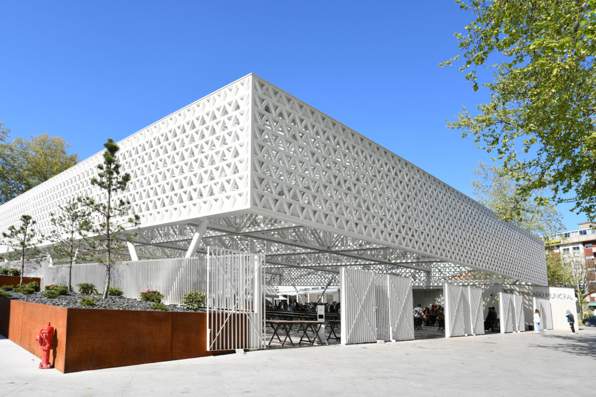 Famalicão: Seleção Nacional joga em ecrã gigante na Praça-Mercado