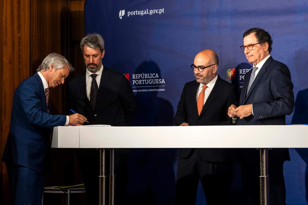 Famalicão: Assinado contrato para comprar e reabilitar habitações em cinco freguesias