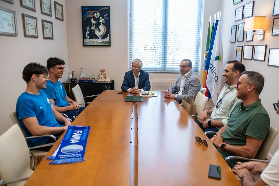 Famalicão: Presidente da Câmara deseja boa sorte a jovens nadadores que vão ao Campeonato da Europa