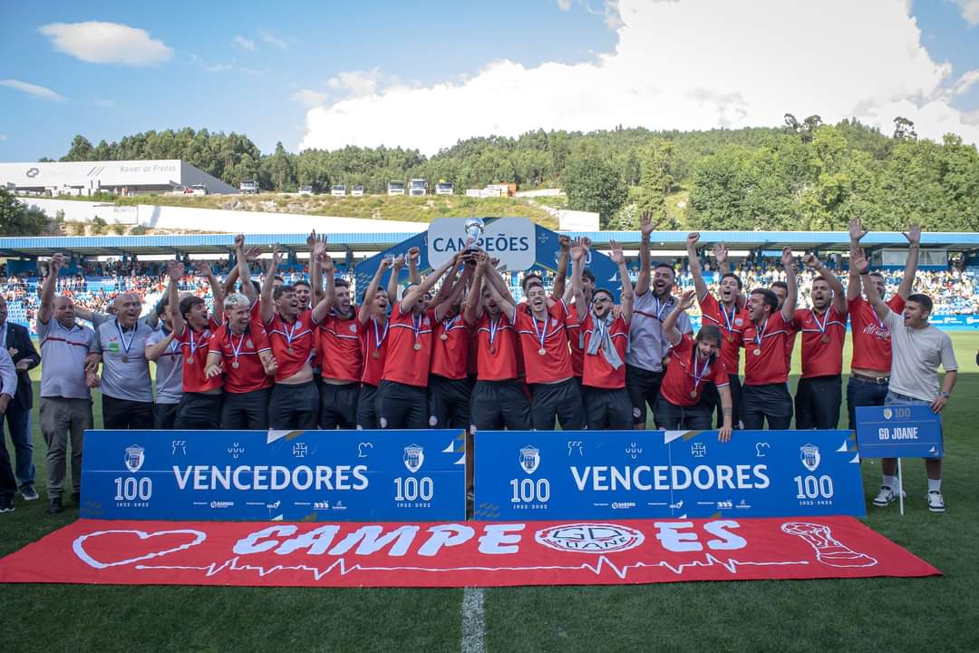 Famalicão: Taça de campeão da pró nacional já está em Joane