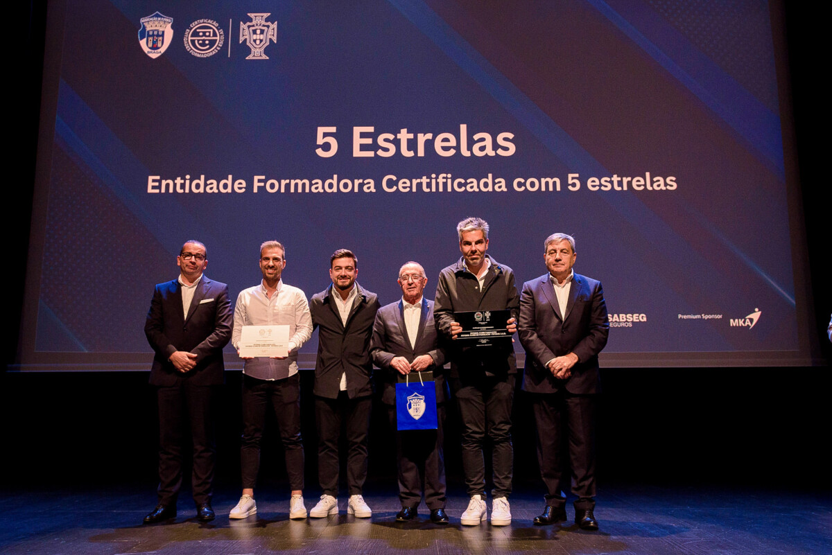 Famalicão: Presidente da Federação Portuguesa de Futebol entrega certificados a vários clubes famalicenses