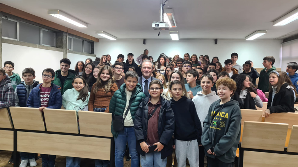 Famalicão: “Parlamento dos Jovens” na Escola Padre Benjamim Salgado com deputado famalicense