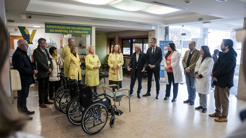 Famalicão: No Dia do Doente presidente da Câmara entrega material no hospital