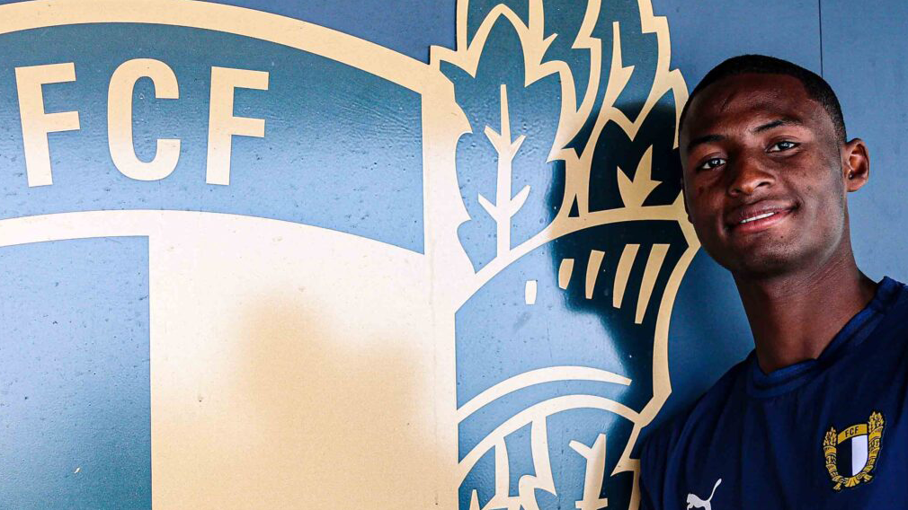 Famalicão: Jovem nigeriano Umar Abubakar é reforço para o ataque