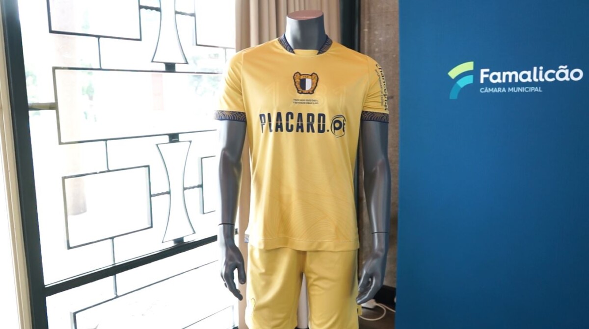 Camisola do FC Famalicão criada e tecida nas empresas locais