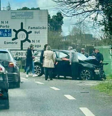Famalicão: Estrada N204 está cortada ao trânsito na Lagoa após colisão