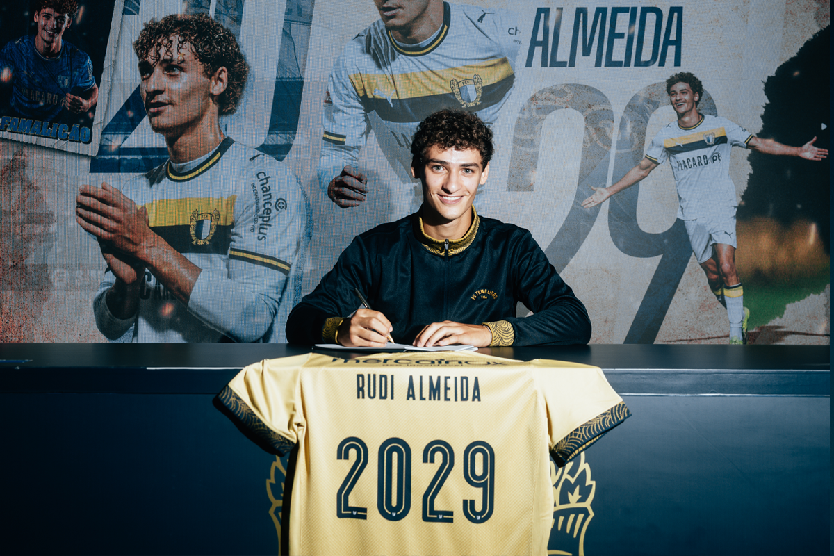 Famalicão: Rudi Almeida renova até 2029