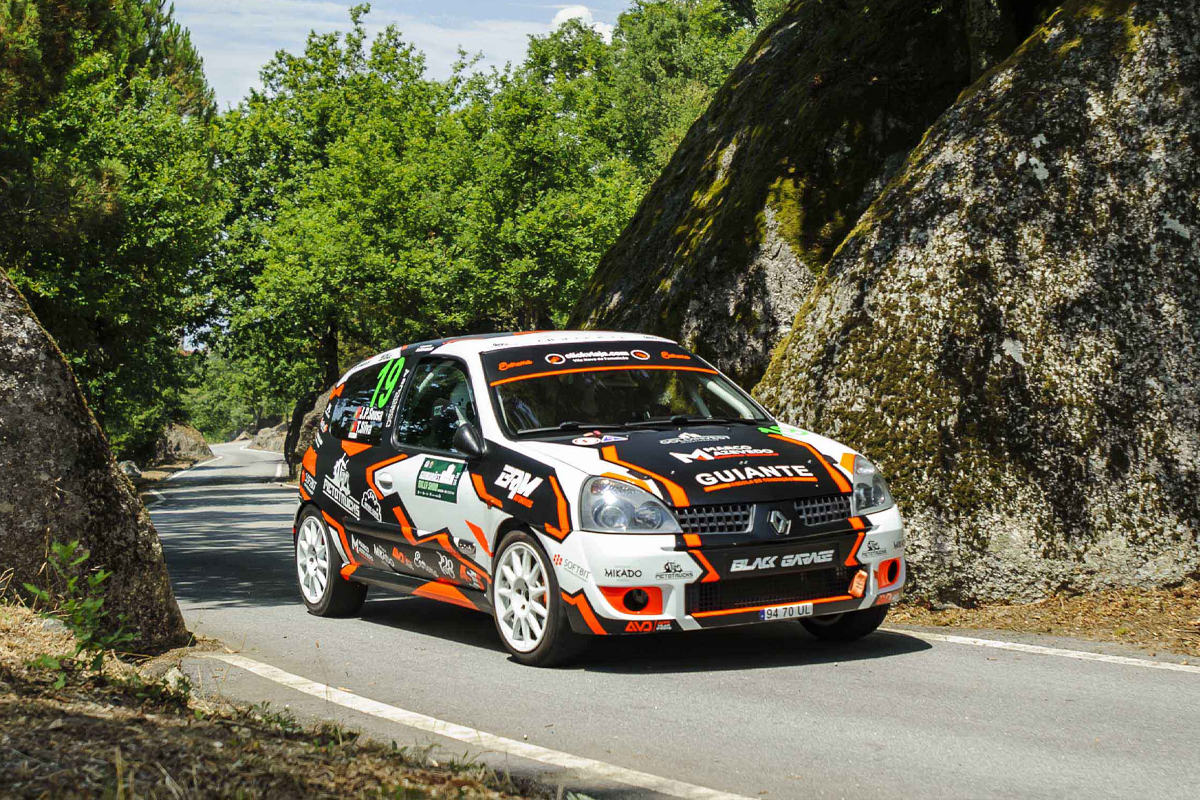 Famalicão: Dupla famalicense consegue top 10 no Guimarães Rally Show